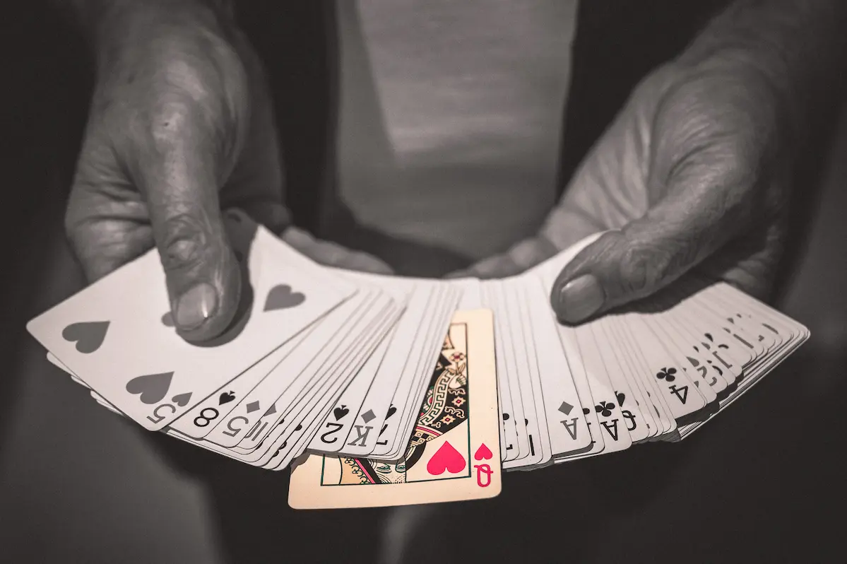 Close-Up Magie hautnah – Zauberer Rasputin verzaubert Gäste direkt am Tisch