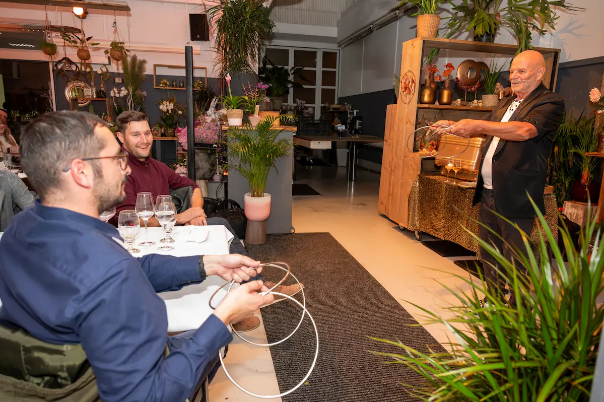 Magisches Menü – Zauberkunst zwischen den Gängen beim Dinner